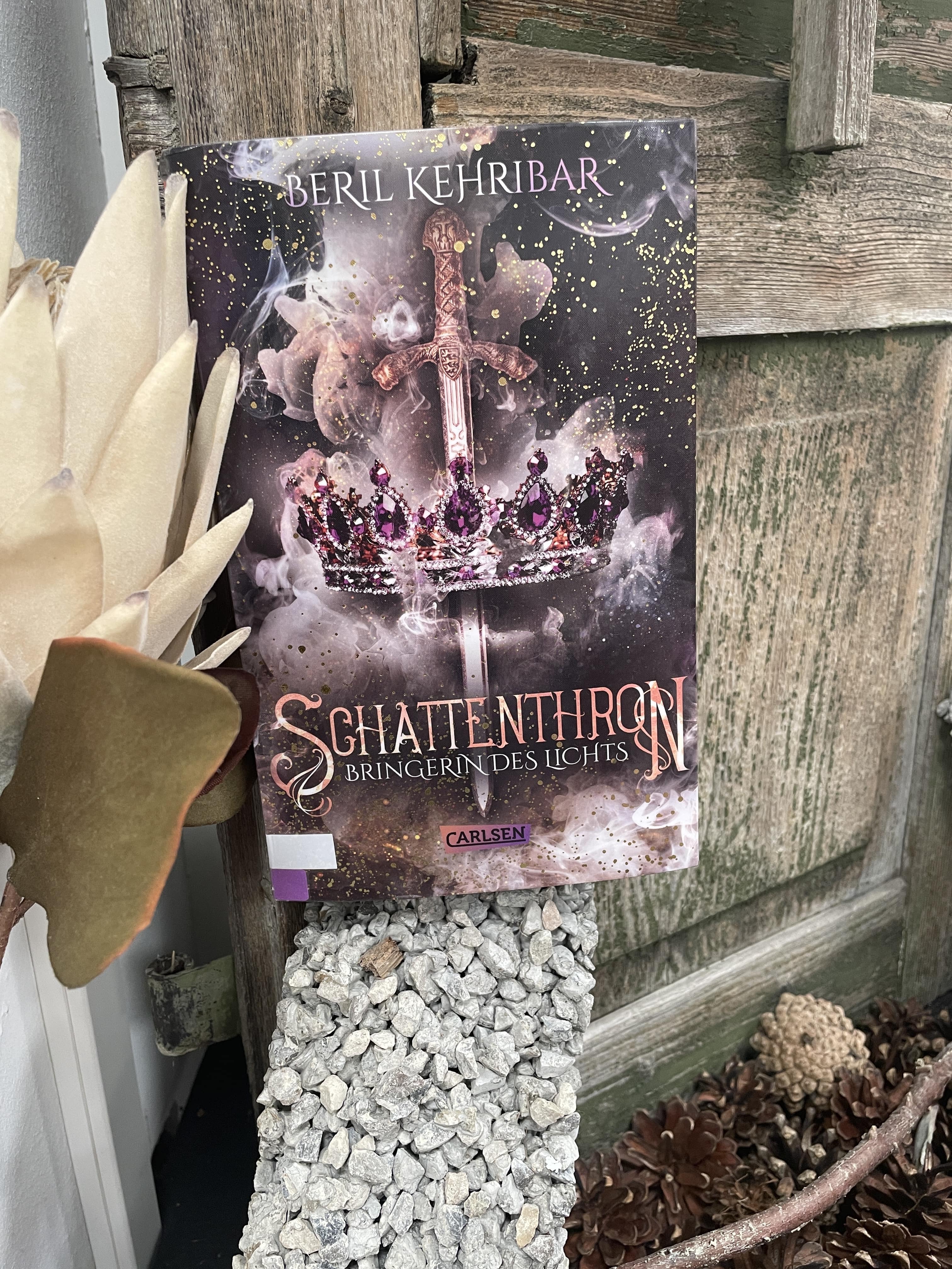 Beril Kehribar, Schattenthron