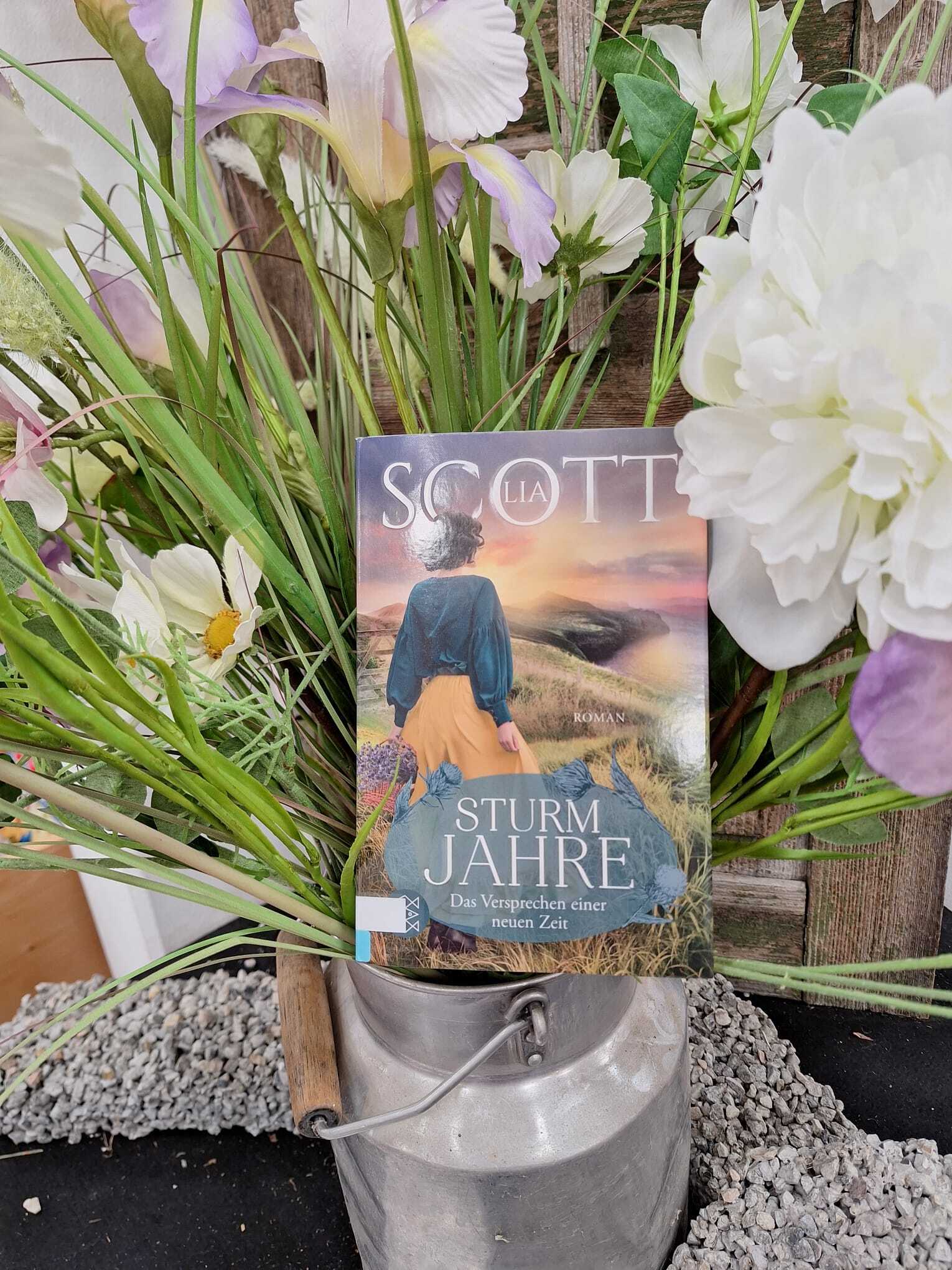 Lia Scott, Sturmjahre