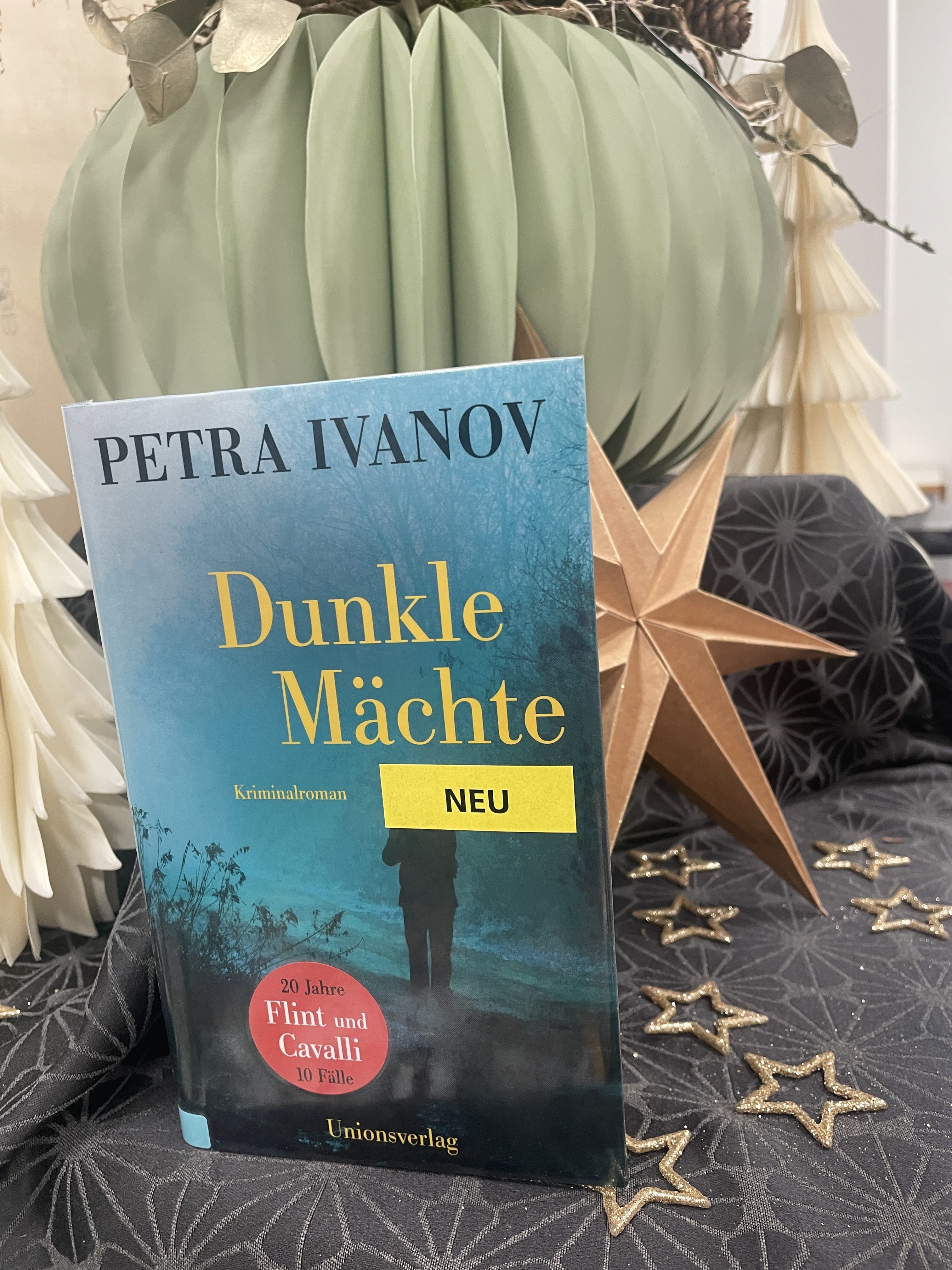 Petra Ivanov, Dunkle Mächte
