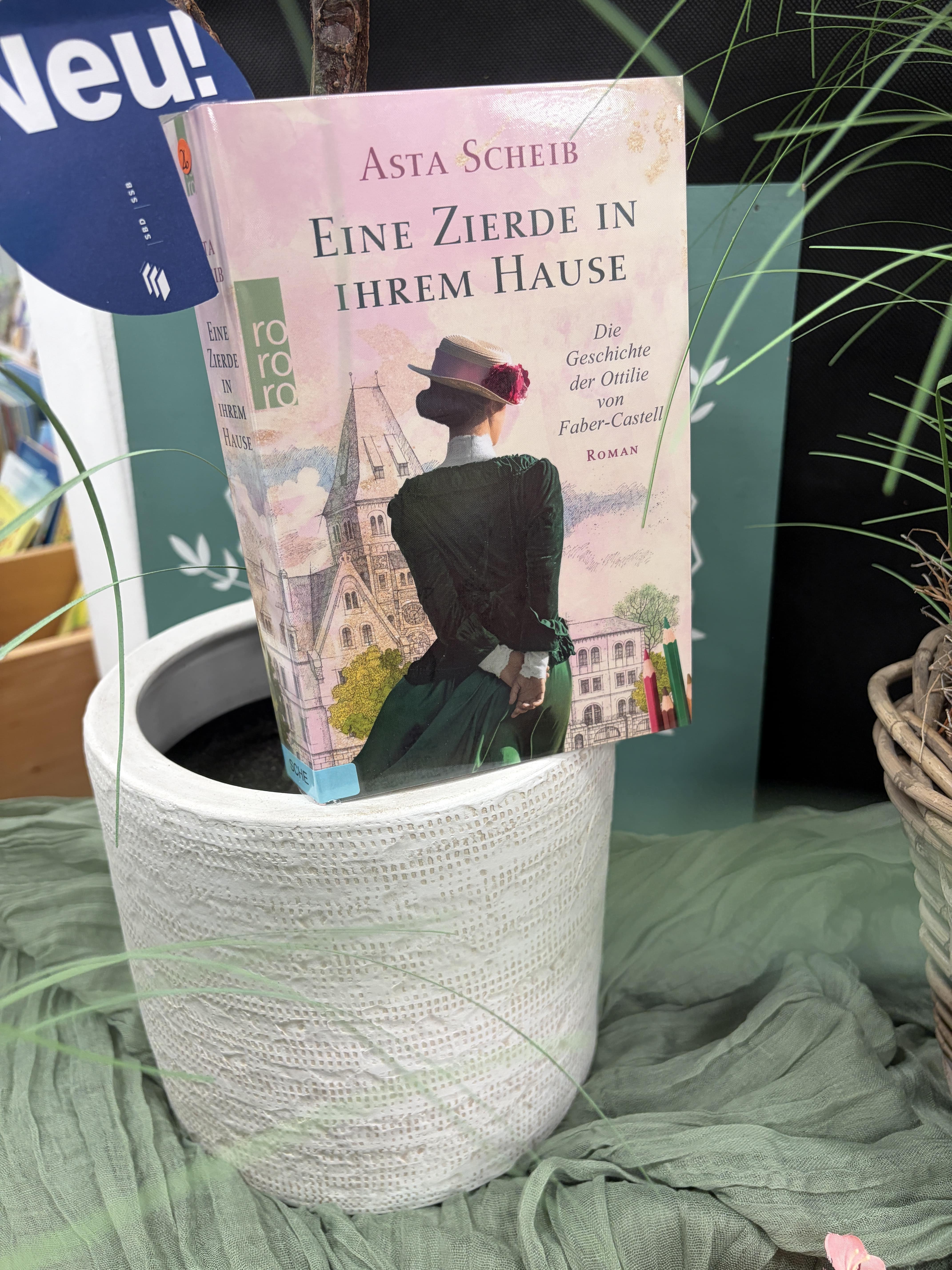 Asta Scheib, Eine Zierde in ihrem Haus